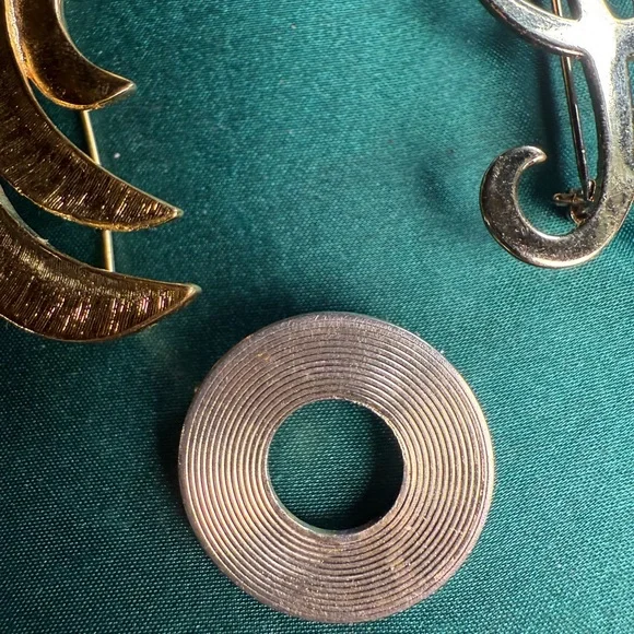 Source Unknown‎ Gold and Silver Brooch Collection - Picture 5 of 5